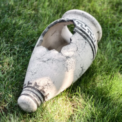 Амфора острая «Элис» с черным принтом