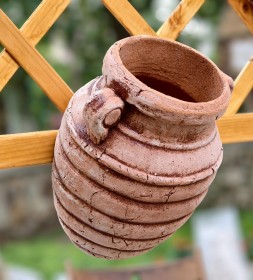 Амфора «Улей» с красным принтом