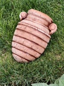 Амфора «Улей» с красным принтом