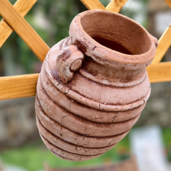 Амфора «Улей» с красным принтом