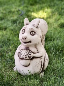 Скульптура декоративная «Белка»