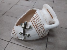 Амфора малая с ящерицей