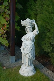 Скульптура античная Девушка с фруктами