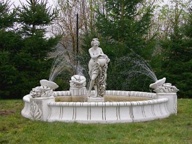 Скульптура античная Девушка с кувшином