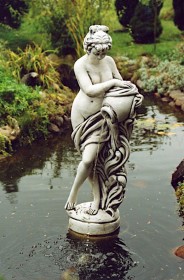 Скульптура античная Девушка с кувшином