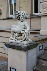 Скульптура античная Мальчик с виноградом