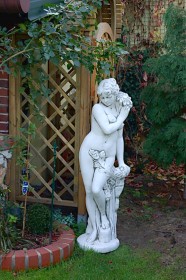 Скульптура античная Девушка обнажённая с цветком