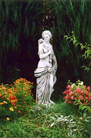 Скульптура античная Лучница