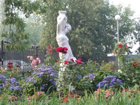 Скульптура античная Гречанка с кувшинами