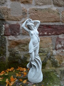 Скульптура классическая Девушка с цветком на голове