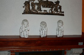 Скульптура Ничего не слышу