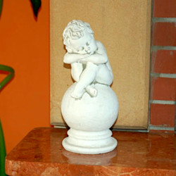 Скульптура Ангел на шаре 1