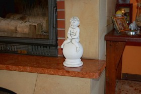 Скульптура Ангел на шаре 2