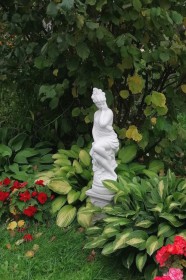 Скульптура античная Девушка сидит