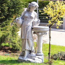 Скульптура античная Гречанка с кувшинами у родника