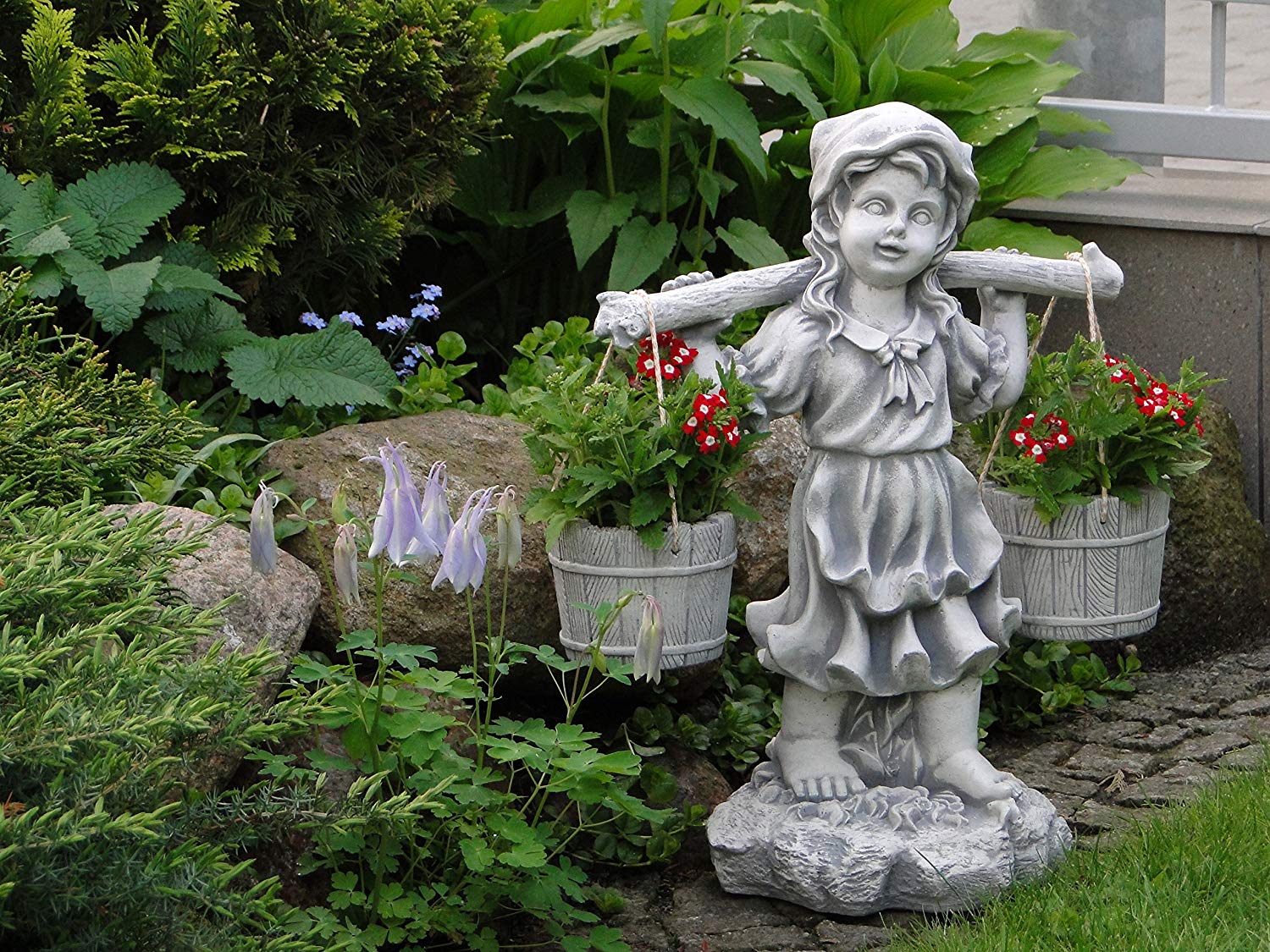 В саду гудят. Садовая скульптура. Фигурки для сада. Декоративные скульптуры для сада. Бетонные скульптуры для сада.