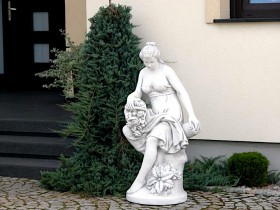 Скульптура античная Девушка с цветами
