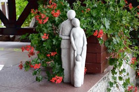 Скульптура современная Семья