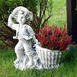 Вазон современный Мальчик тащит корзинку