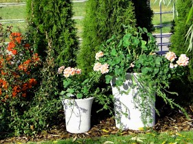 Вазон современный, круглый с расширением вверху