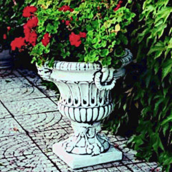 Вазон античный с кольцами