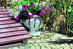 Вазон классический, круглый на ножке