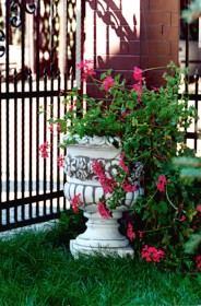 Вазон античный Цветы