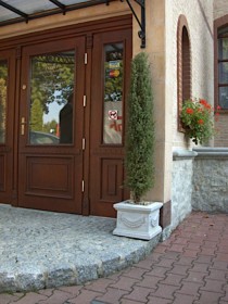 Вазон классический квадратный с орнаментом