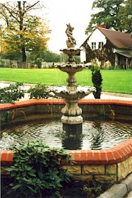 Фонтан скульптурный Мальчик с рыбкой