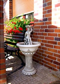 Фонтан современный Девушка с лилией