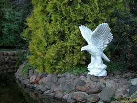 Скульптура Орёл смотрит вправо