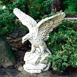 Скульптура Орёл на скале, большой