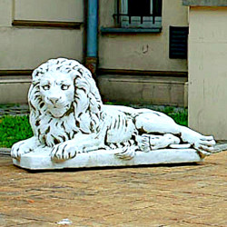 Скульптура Лев лежит, правый