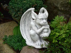 Скульптура античная Гаргулья рука под голову