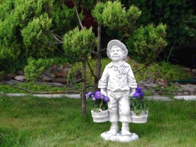 Скульптура современная Мальчик с корзинками