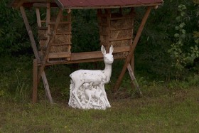 Скульптура Олениха с оленёнком