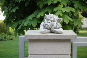 Скульптура Хранитель сада правый