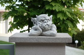 Скульптура Хранитель сада левый