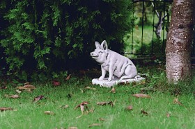 Скульптура Свинья сидит