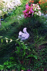 Скульптура Белка на дереве