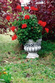 Вазон античный, круглый на ножке