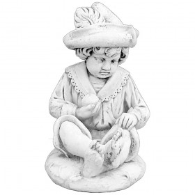 Скульптура классическая Мальчик в шляпе сидит