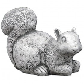Скульптура Белка лежит