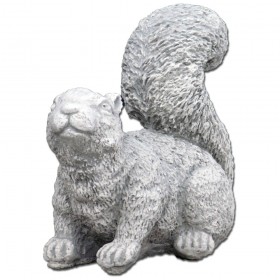 Скульптура Белка сидит